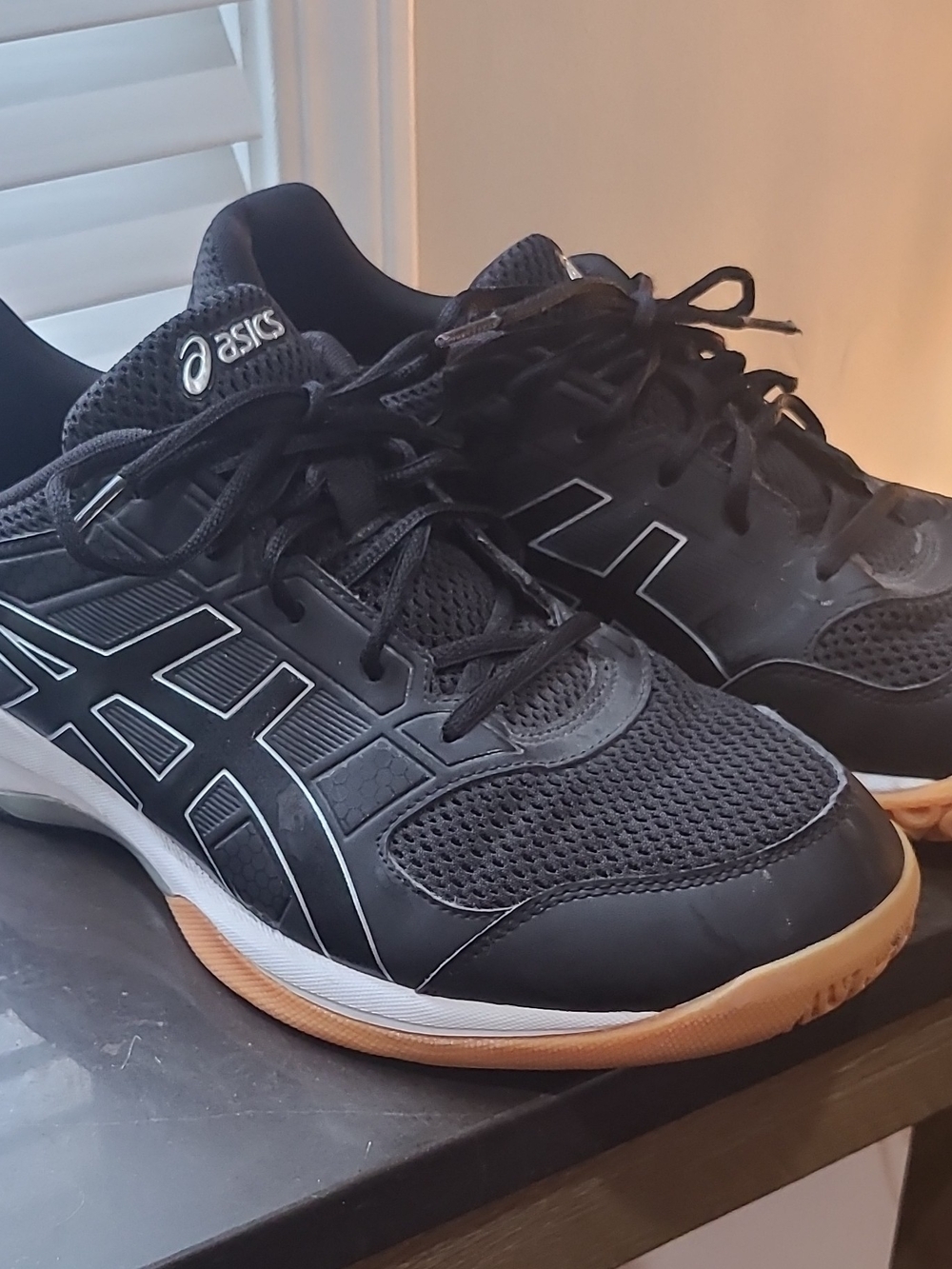 ASICS GEL-ROCKET Men's Lace-Up Low Top Sneakers Black/Gray Rubber Outsole
